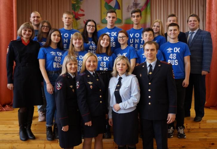 В Липецкой области молодые «десантники» обучают школьников основам безопасного поведения на дорогах