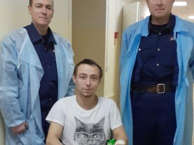 В Пермском крае инспекторы ГИБДД оказали помощь молодому мужчине, замерзающему на реке в мороз