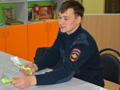 Полицейские Елабуги и члены Общественного совета провели профилактическое мероприятие «Будущее в наших руках» с воспитанниками региональной общественной организации молодежи и детей инвалидов «Планета Добра»