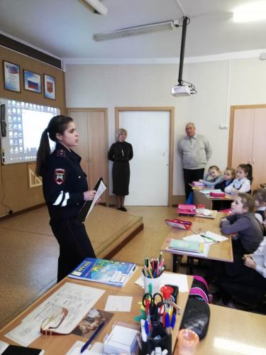 «Правила дорожной безопасности в зимний период». Сотрудники ГИБДД провели в касимовской школе увлекательный урок безопасности