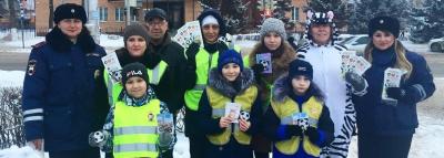 В Татарстане сотрудники ГИБДД совместно с представителями ЮИД провели ликбез для водителей и пешеходов