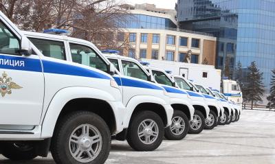 В Красноярске сотрудникам ГИБДД вручили 54 новых служебных автомобиля
