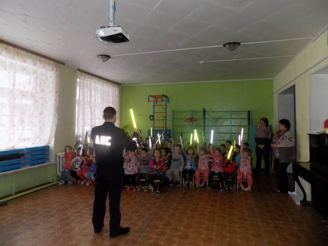«Акция ГИБДД «Безопасность детства» в Подвязьевском детском саду». Сотрудники ГИБДД научили ребят безопасному поведению на улице и дороге
