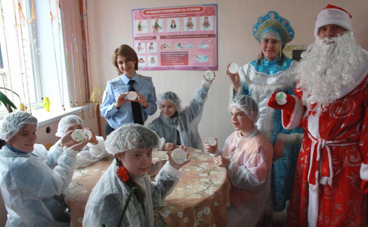 В новгородских школах мастер-классы помогают освоить правила поведения на дорогах