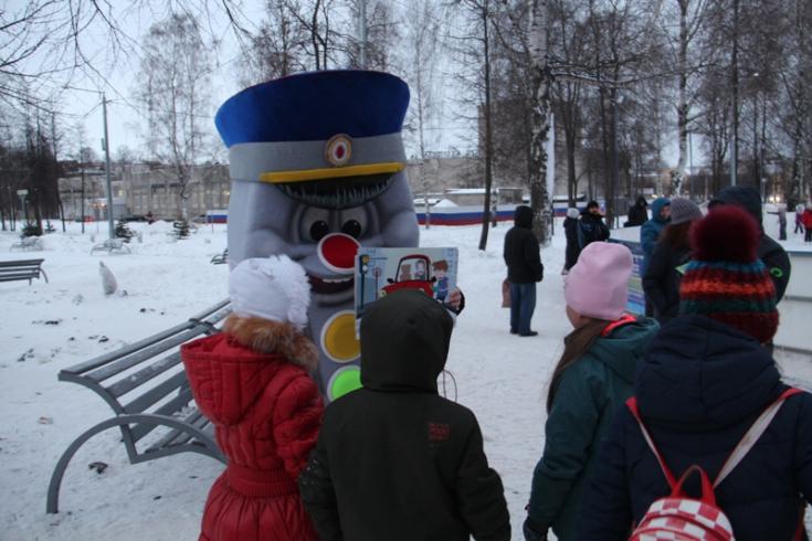 В Йошкар-Оле Светофор Светофорович напомнил детям о правилах дорожного движения