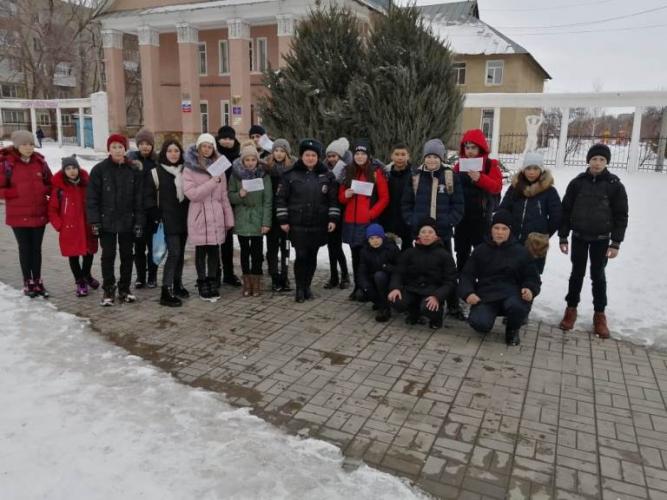 Автоинспекторы провели акцию «Жизнь ребенку сбереги – в автокресле пристегни!»