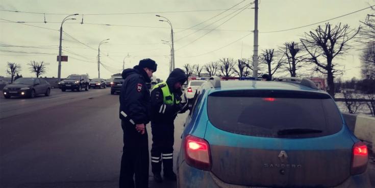 Сотрудники Госавтоинспекции провели профилактический рейд «Детское кресло» в Твери
