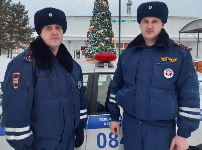 В Красноярском крае сотрудники ГИБДД спасли из пожара более 100 животных частного фермерского хозяйства
