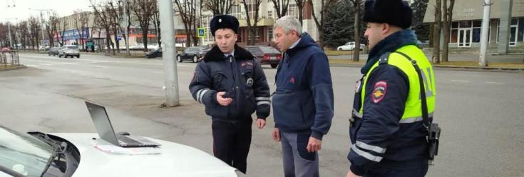 На дорогах Нальчика проходят видеоинструктажи по безопасной перевозке детей