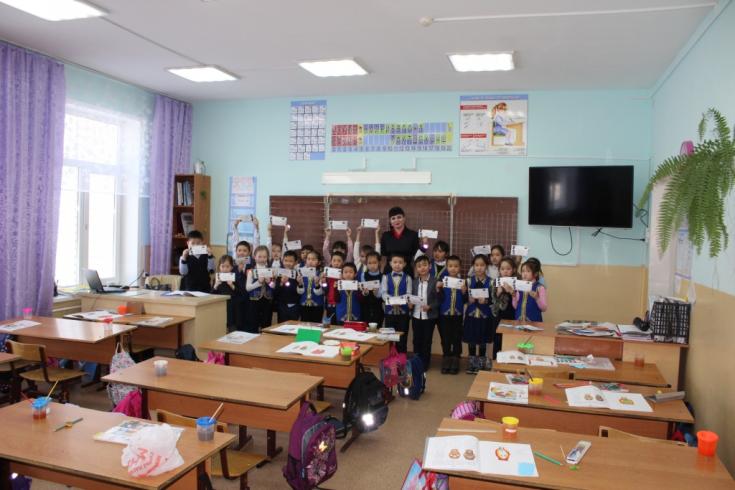 Необычные письма родителям принесли первоклассники Шебалинской школы домой