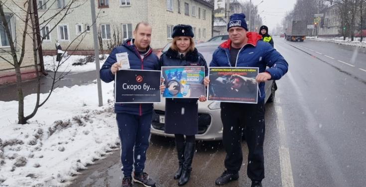 Выйдя на федеральную трассу, автоинспекторы призвали брянских водителей к выбору безопасных моделей управления автомобилями