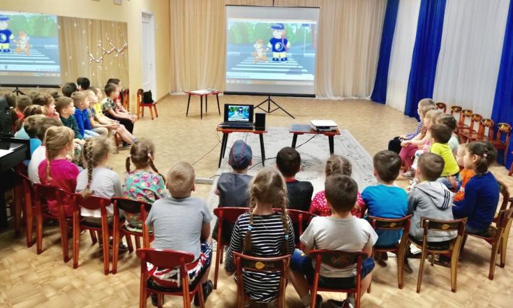 В Великом Новгороде юные пешеходы осваивают дорожную грамоту в интерактивном формате