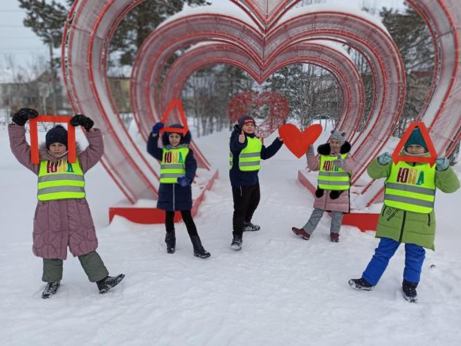 Сотрудники Госавтоинспекции города Муравленко провели акцию по пропаганде законопослушного поведения под девизом «Выходные без опасности»