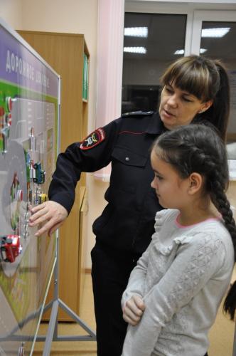 Сотрудники Госавтоинспекции города Муравленко приняли участие в проведении праздничных мероприятий, посвященных Дню детских изобретений, творчества и вдохновения
