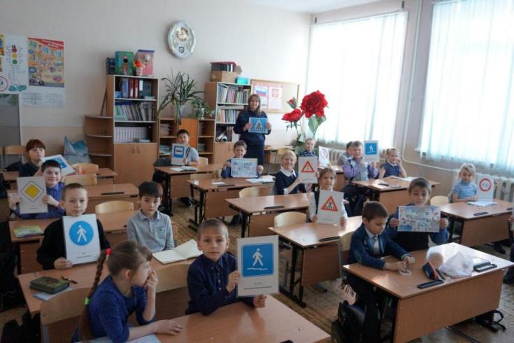 Поронайская Госавтоинспекция напомнила школьникам правила безопасности на дорогах