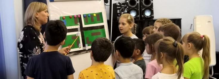 Воспитатель из Абакана стала финалистом городского конкурса среди педагогов, представив свой опыт работы с несовершеннолетними пешеходами