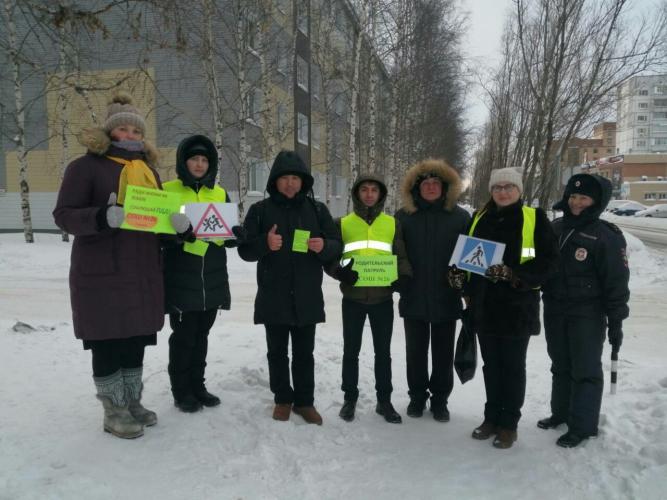 В Югре семейные патрули призвали водителей к соблюдению правил перевозки юных пассажиров