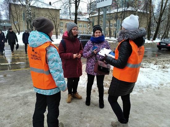 Анкетирование участников дорожного движения провел «Родительский патруль» столичной школы