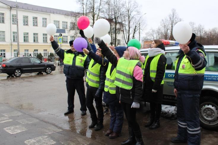 В Нижегородской области госавтоинспекторы и общественники напомнили водителям о соблюдении ПДД