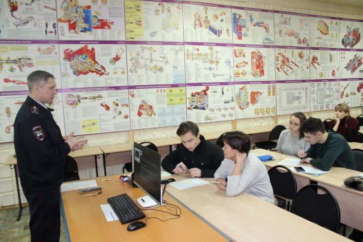 Курсанты томских автошкол изучают алгоритм оформления ДТП по Европротоколу