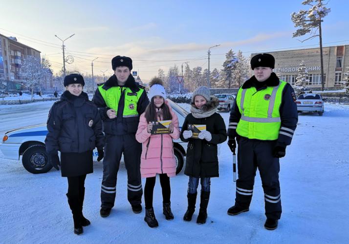 На севере Бурятии автоинспекторы и ЮИДовцы провели профилактическую акцию «Внимание, пешеход»