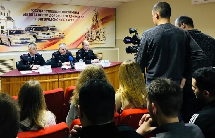 На ежегодной пресс-конференции руководители новгородской Госавтоинспекции подвели итоги работы за 2019 год и рассказали об изменениях в процедуре регистрации транспортных средств
