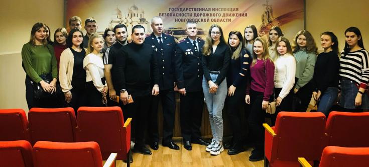 В Великом Новгороде будущие юристы на практике изучили специфику деятельности Госавтоинспекции