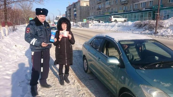 Сотрудники Долинской ГИБДД провели акцию «Пристегнись!»