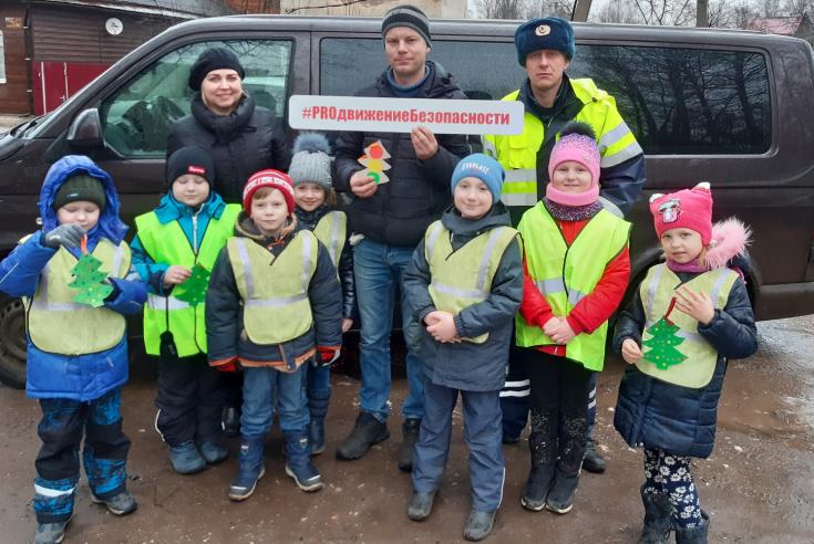 Представители подрастающего поколения напомнили новгородцам о культуре поведения на улицах и дорогах Январь, 22  08:50