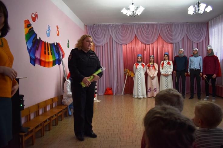 Моршанские ЮИДовцы рассказали о правилах дорожного движения детям, попавшим в трудную жизненную ситуацию