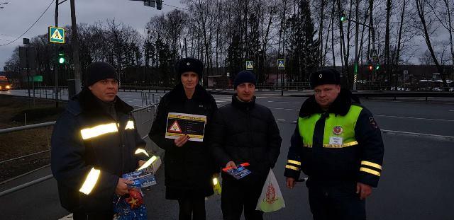 Сотрудники Госавтоинспекции Смоленской области провели профилактическую акцию «Будь заметным, пешеход!»