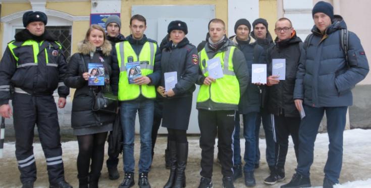В Саратовской области участники «Студенческого десанта» познакомились с работой госавтоинспекторов