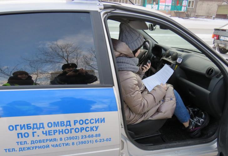 «Студенческий десант» в Хакасии «примерил» на себя профессию инспектора ДПС