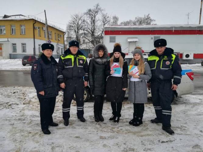 В Лысых Горах автоинспекторы провели профилактическую акцию "Пристегни себя и ребенка!"