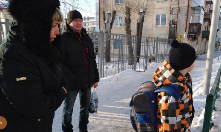 Юные инспекторы дорожного движения выявляли нарушения ПДД среди пешеходов-детей