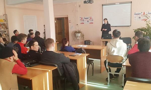 В Улан-Удэ студентам напомнили о дорожной безопасности