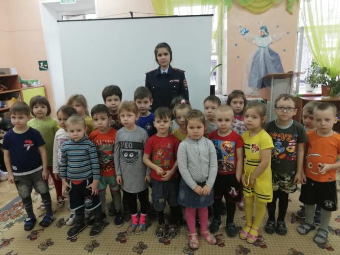 «Безопасность детства» в городе Касимове». Сотрудники ГИБДД Касимовского района встретились с воспитанниками детских садов и поговорили о безопасном поведении
