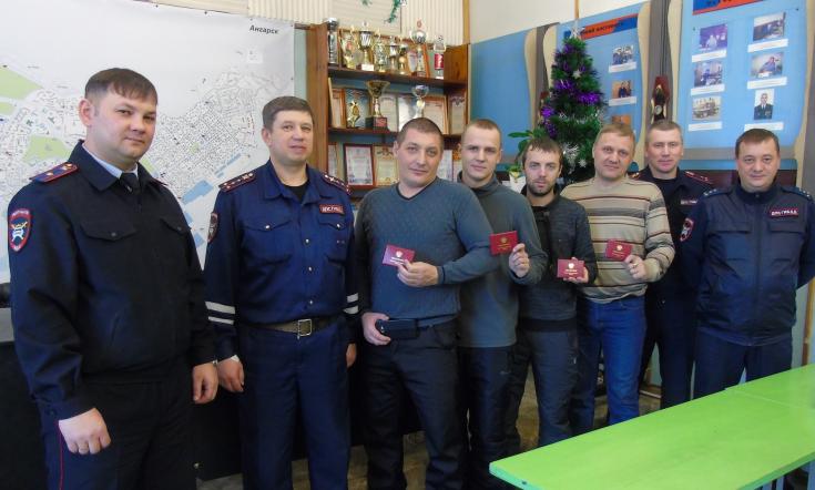 В Ангарске вновь принятым внештатным сотрудникам ГИБДД вручены удостоверения