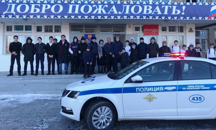 Утренние инструктажи дорожной безопасности проходят для старшеклассников Кабардино-Балкарии
