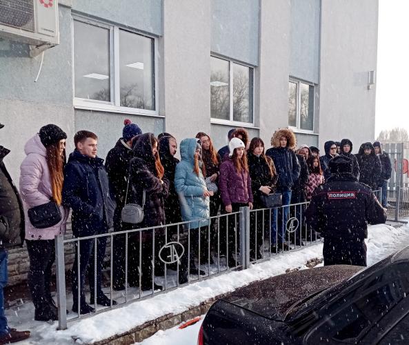 Ознакомительная экскурсия в РЭО ГИБДД г. Самары прошла в рамках "Студенческого десанта"