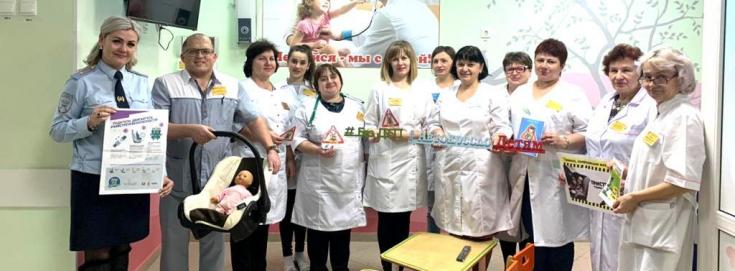 В белгородских детских поликлиниках автоинспекторы организовали консультационные площадки по дорожной безопасности