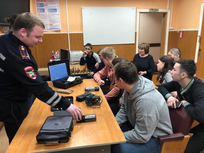 «Студенческий десант» прошел кратковременную стажировку в Госавтоинспекции
