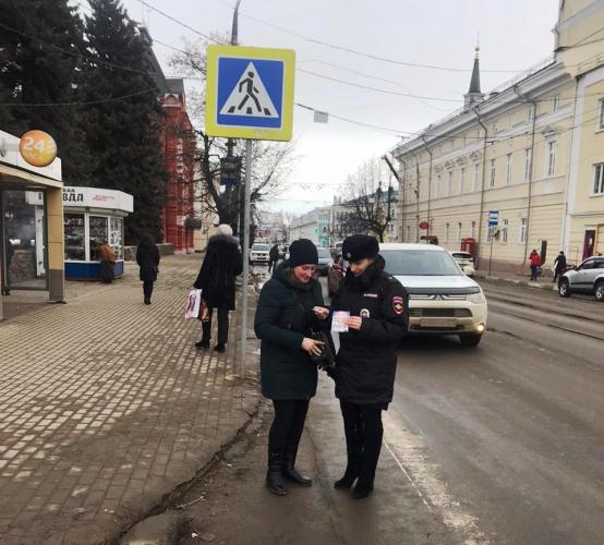 В Орле сотрудники Госавтоинспекции провели разъяснительную беседу с пешеходами и водителями