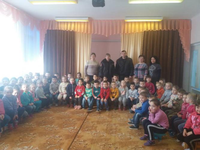 Дорожные полицейские Советского района Республики Крым провели акцию «Я и мои права!» для детсадовцев