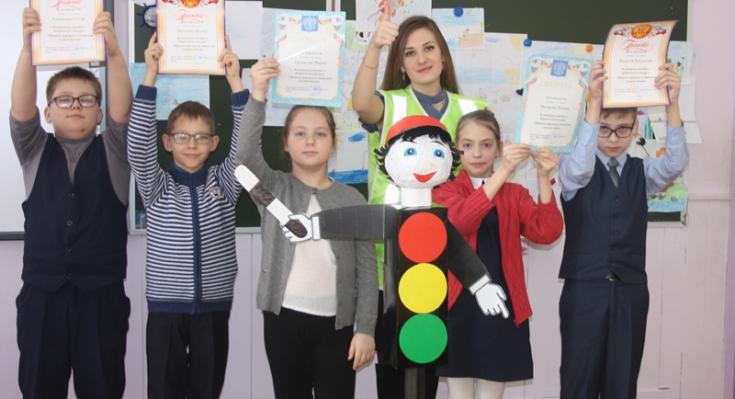 В Абанских школах сотрудники Госавтоинспекции провели творческий конкурс «Правила дорожного движения глазами детей