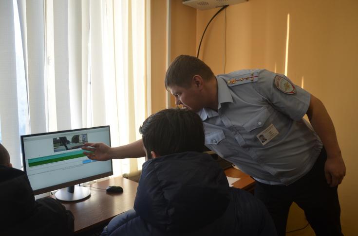 Магаданский «Студенческий десант» в гостях у инспекторов ГИБДД