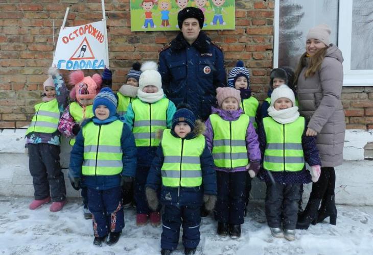 В Красноярском крае воспитанники детского сада стали участниками акции «Водитель, прислушайся к ребенку!»