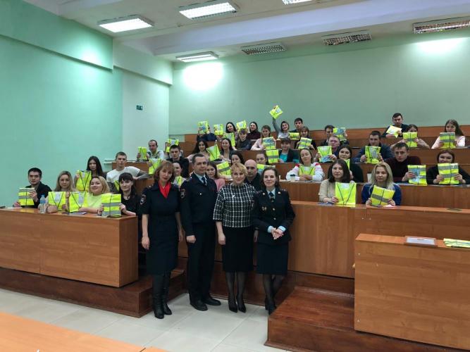 В Чебоксарах около полсотни студентов стали участниками акции «Тотальный зачет на знание ПДД»