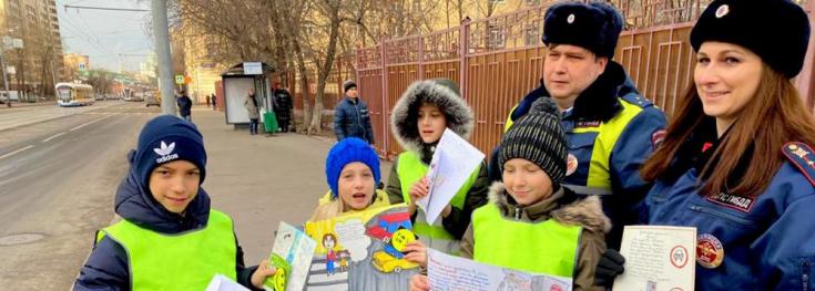 Сотрудники Госавтоинспекции совместно с Юными инспекторами движения написали «Письмо водителю»