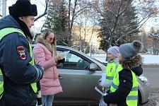 В Кемерово полицейские и школьники провели акцию «Внимание –пешеход!»